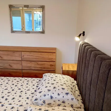 Cozy In Apartment *